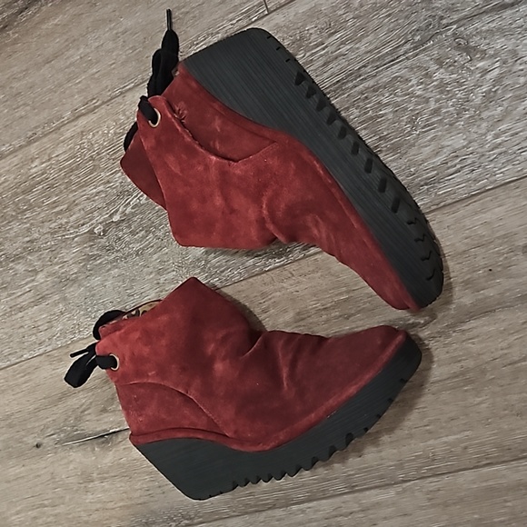 Fly London sz 38 US 7.5 wine ankle wedge booties. - Picture 4 of 10